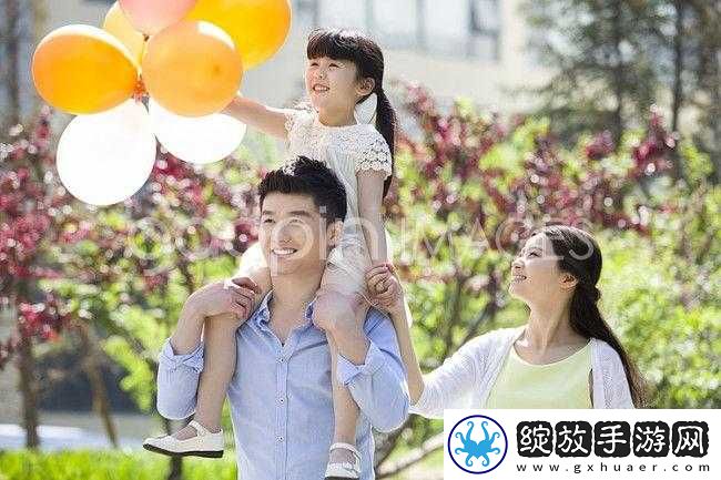 三口之家齐进-共享欢乐时光