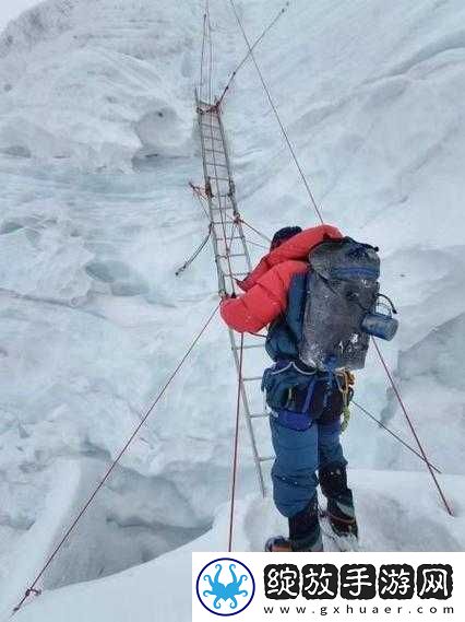 双手攀上两团高峰视频