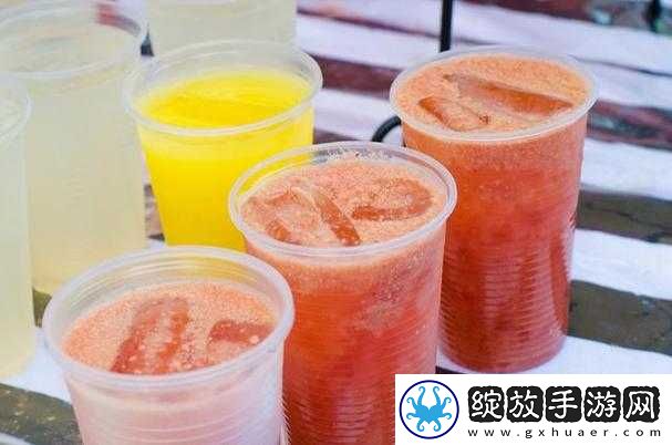 草莓丝瓜芭乐鸭脖奶茶