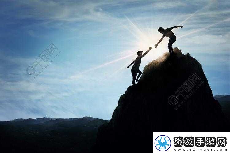 手握两座高耸的山