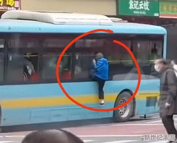 坐公交忘穿内裤被挺进