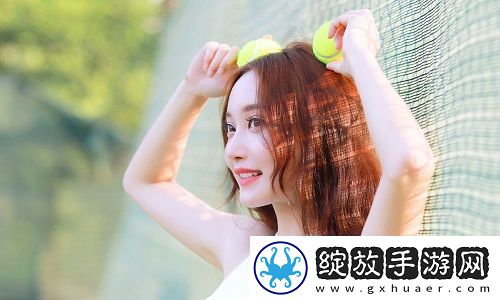 几个装修工人把我压在茶几