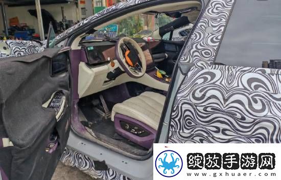 比亚迪首款百万级轿车仰望U7内饰曝光！延续U8设计