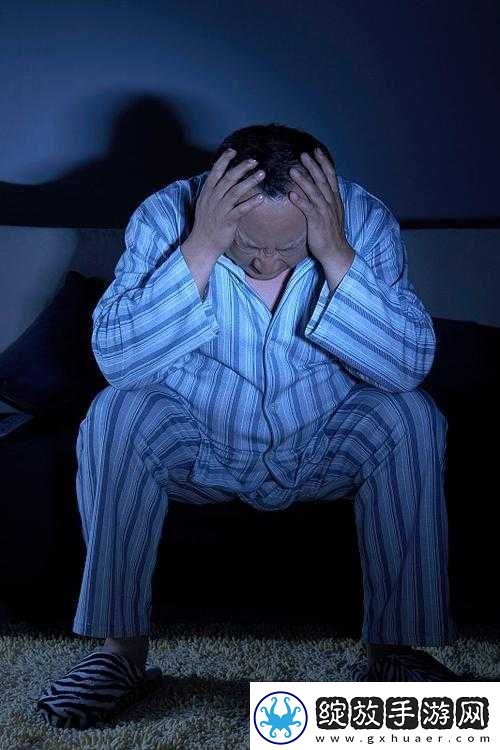 男生晚上睡不着想找点什么