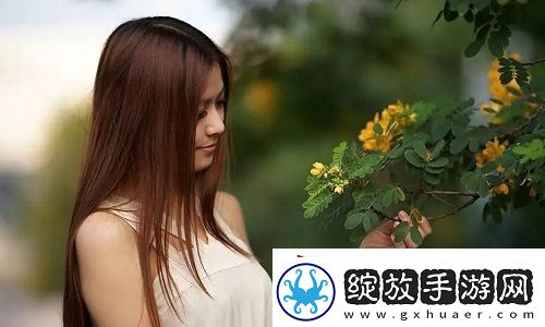 父亲有力挺送女儿的花园
