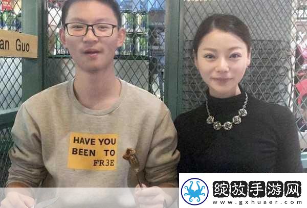 两个妈妈陪孩子高考怀孕