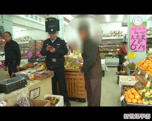 小明的妈妈和李阿姨去同一水果店
