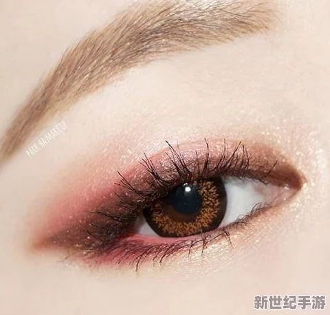 奇米四色眼影777888是一款色彩丰富的眼影盘