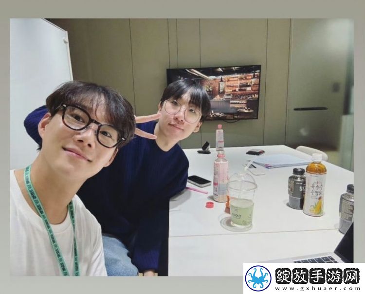 Ruler分享与经纪公司代表合照