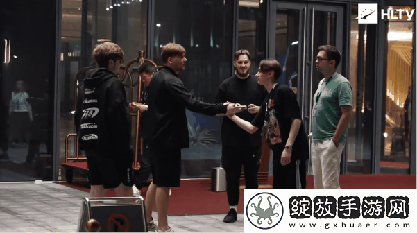 羁绊仍在！s1mple同NAVI选手会面