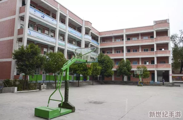 女同桌一下课就吃我下面