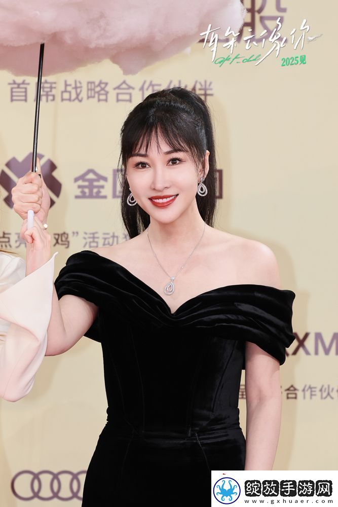 屈楚萧王子文携电影有朵云像你亮相金鸡电影节