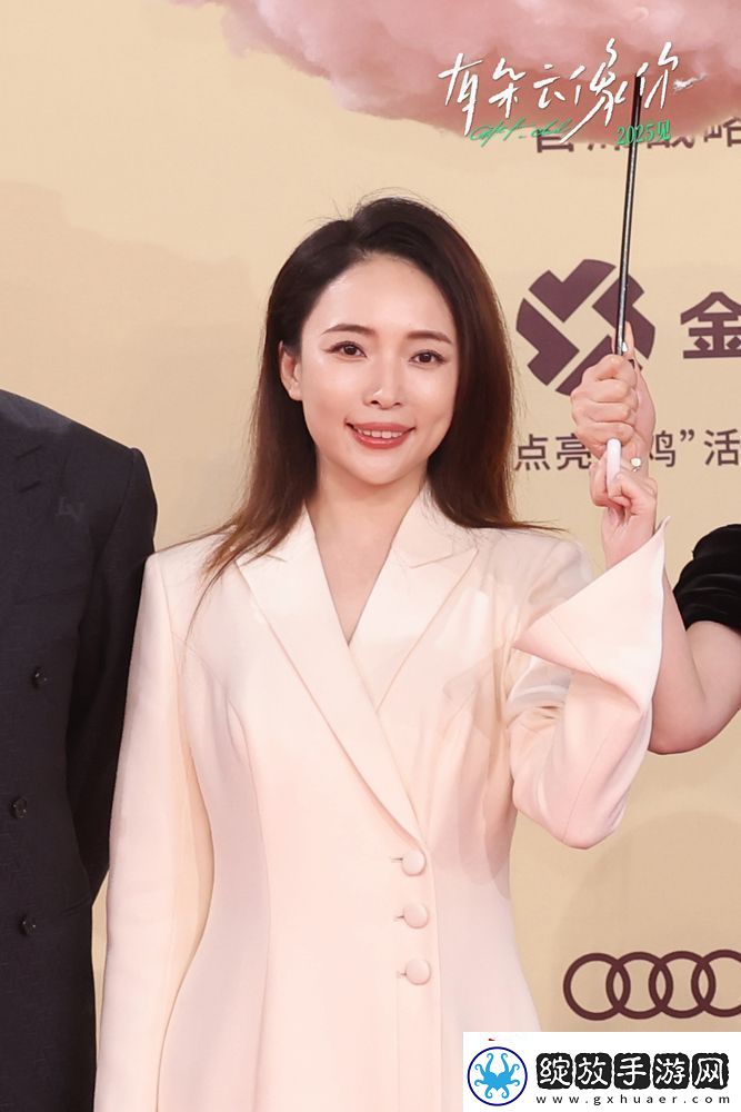 屈楚萧王子文携电影有朵云像你亮相金鸡电影节