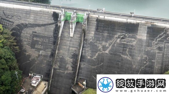 日本佐贺水库大坝惊现哥斯拉壁画！看似天成实际人为