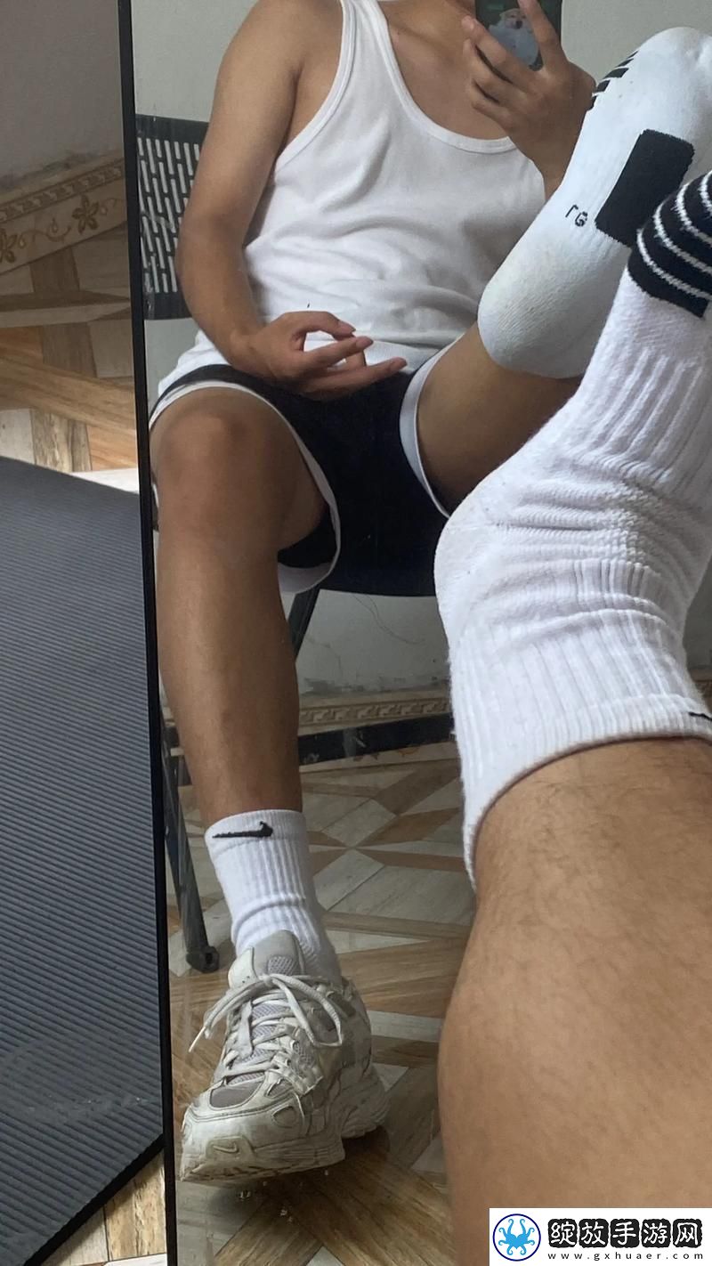 体育生在宿舍**被发现Gay