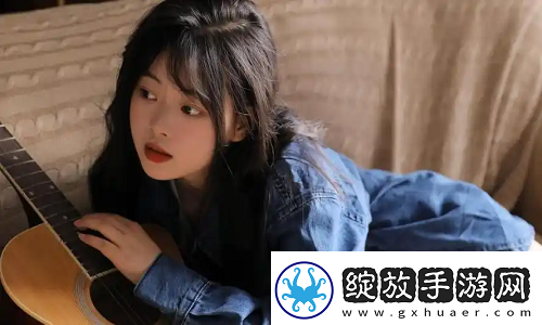 几个装修工人把我压在茶几