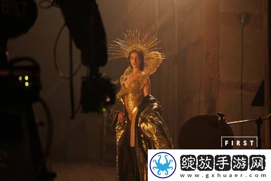 安妮海瑟薇新片首曝剧照!音乐家与设计师的爱情故事