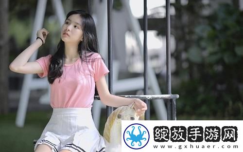 一边下奶一吃敷面膜视频60分钟引热议