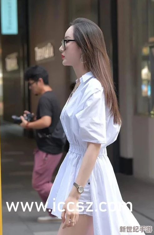 男女一边摸一边做爽爽动态图3p