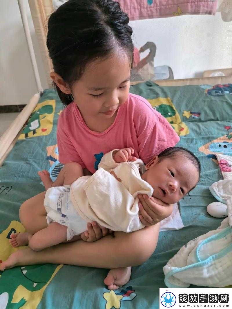 一小孩半夜给姐姐吃坤吧