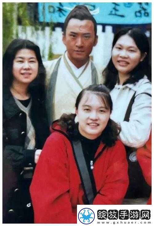 小芬与丽苹的年龄差