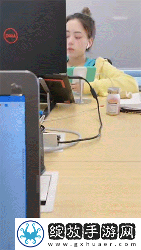 女大学生最会整活