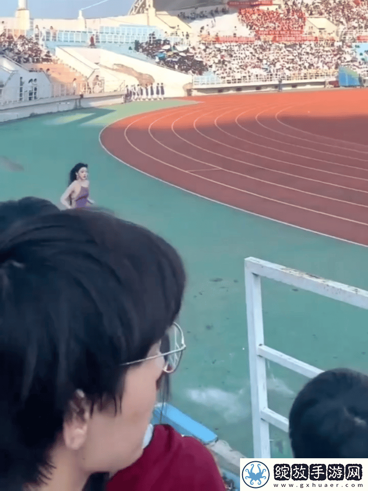 女大学生最会整活