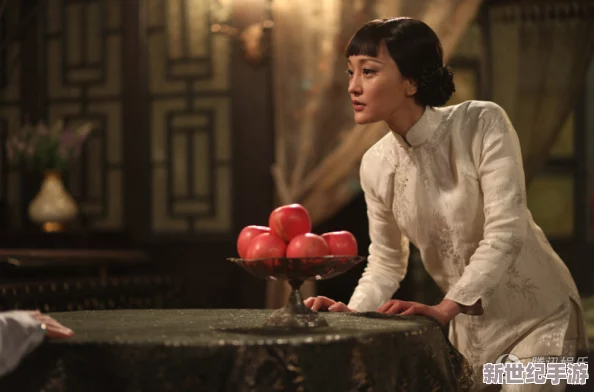 古代闺房呻吟老头撞击h