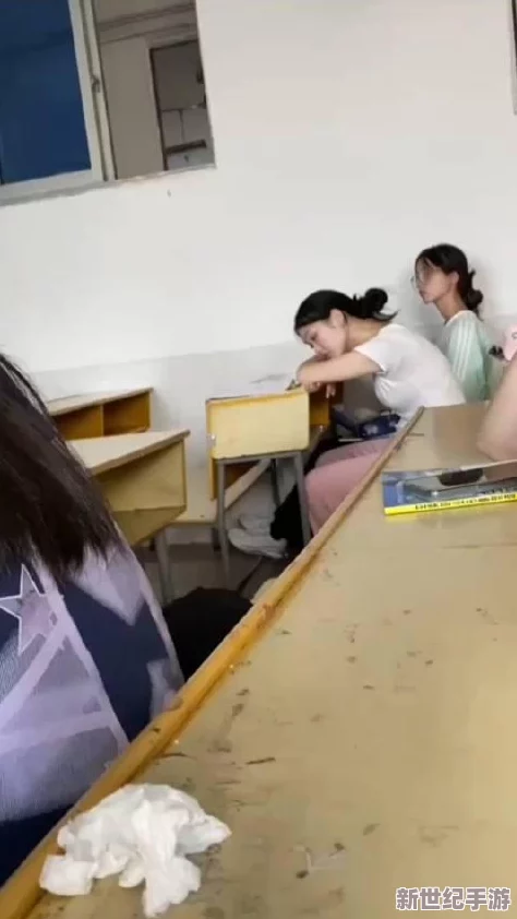 女班主任晚上让我随便摸
