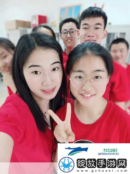 梅开二度公园当着孩子的面