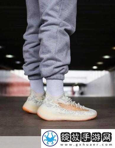 YEEZY380蜜桃粉遇上纯白色