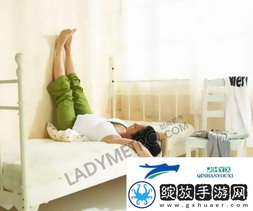 “躺墙角腿分红