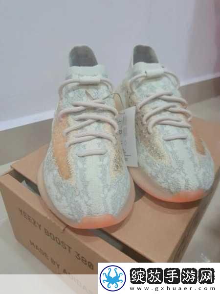YEEZY380蜜桃粉遇上纯白色