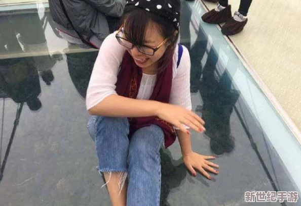 美女沟厕近拍撒尿视频