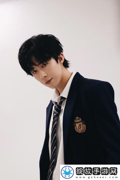 探索青春的迷茫与疼痛——啊⋯学长⋯轻点⋯奶头痛男背后的故事柯林