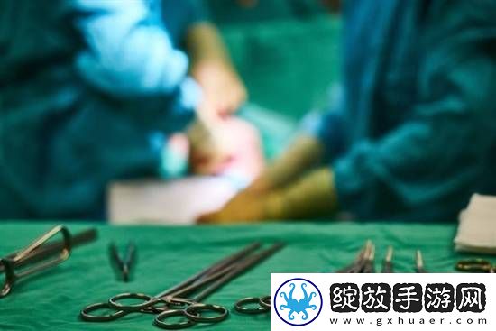 印度一男子因生吞小鸡窒息而亡