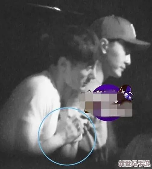 扒开衣服吃胸摸下面亲吻摸某明星被拍到与神秘对象亲密互动引发热议网友纷纷猜测两人关系不一般