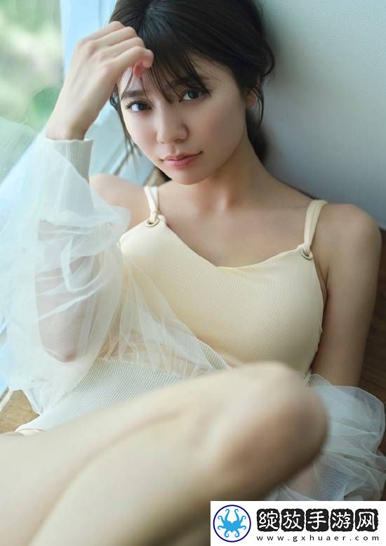 卡在洗衣机里的女孩