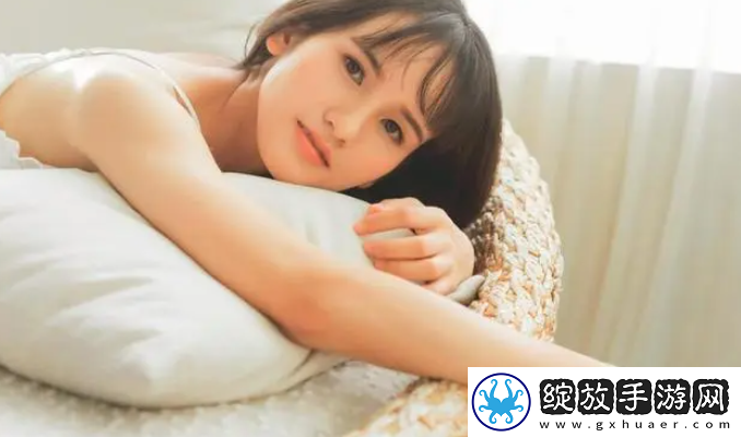 一边下奶一吃敷视频好几个人让哺乳期so