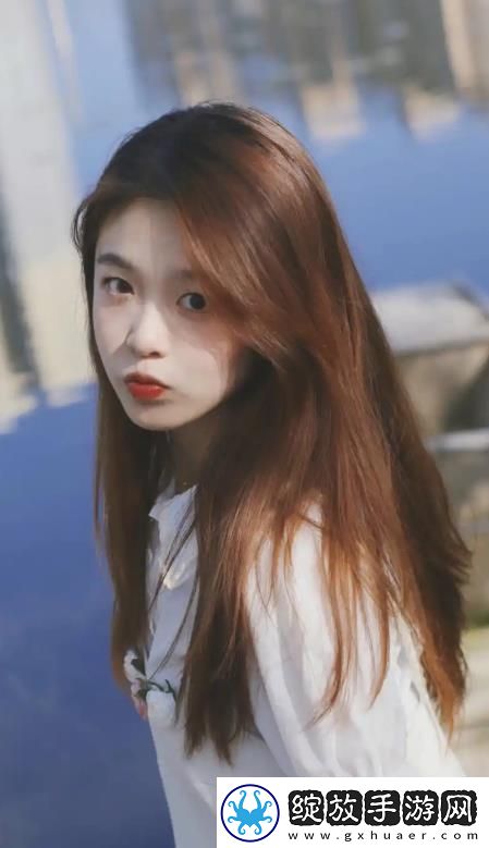 父亲有力挺送女儿的花园撑腰