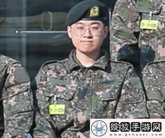 前T1冠军上单Zeus也去参加军训了