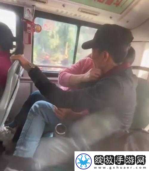 公交车上的疯狂举动