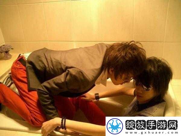 男男之间激情开车的别样场景呈现
