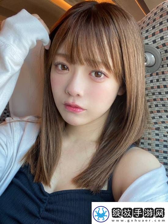这个身材超狂的**美女还是数学学霸