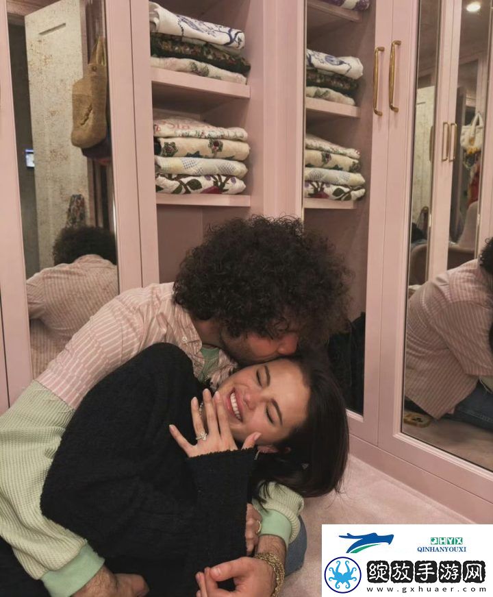 赛琳娜·戈麦斯晒婚戒