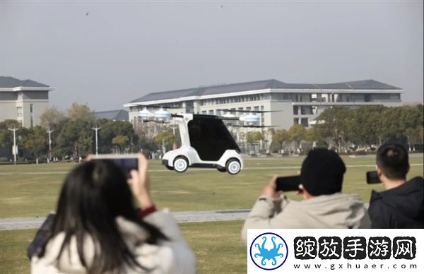 四轮八桨