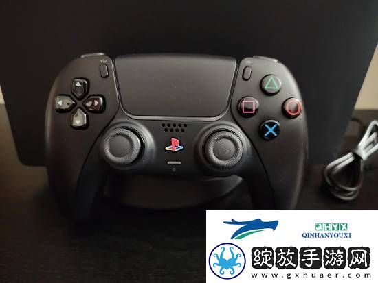 几乎以假乱真！高玩自制PS2风格PS5主机