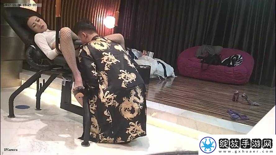 红刘婷天台勾引小哥哥**