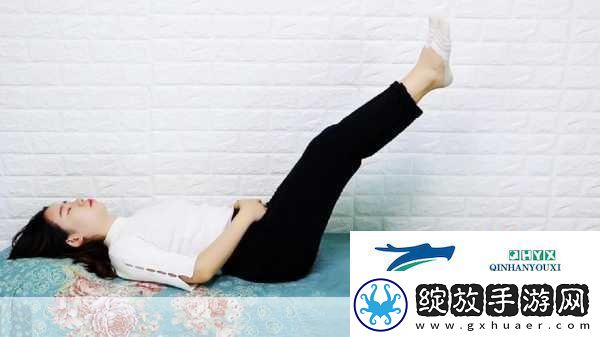 宝宝把腿抬起来靠墙上怎么回事