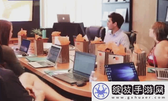女高管为激励员工把年假当年会奖励